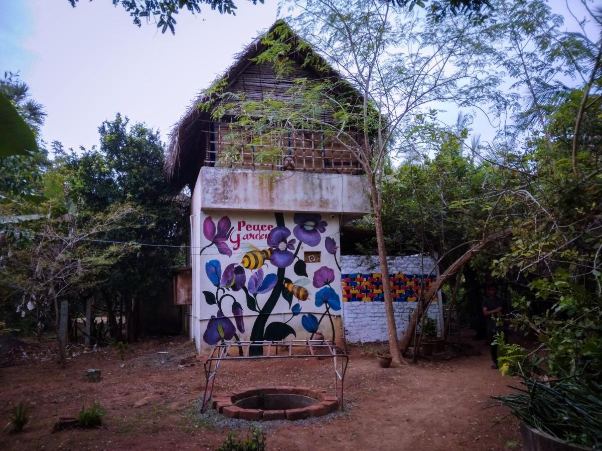 Peace Garden Hostel Ауровил Екстериор снимка